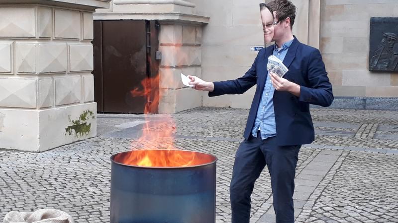 Protest der NGO Finanzwende gegen staatliche Finanzhilfe für die NordLB.